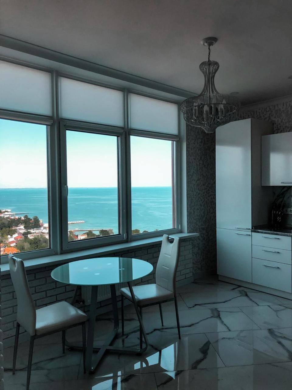 M&P Vip Appartments In Arkadia Odessa Bilik gambar